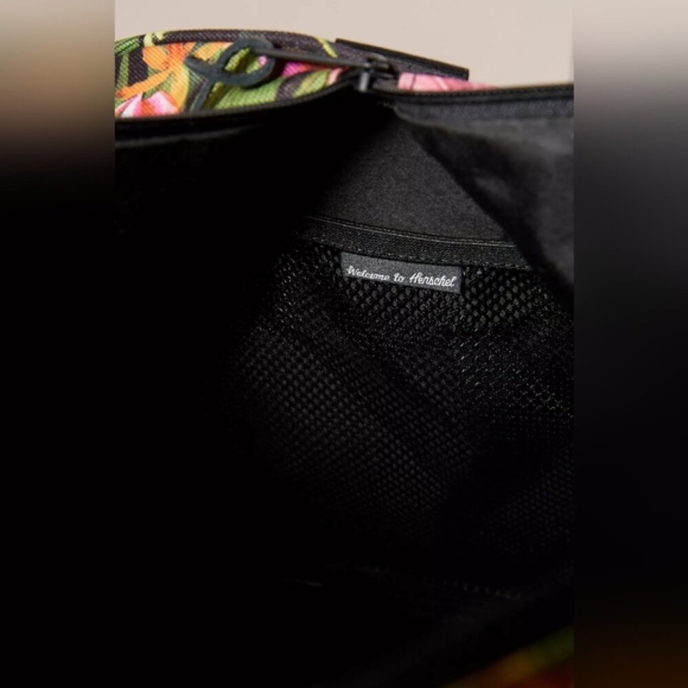 Herschel Supply Co. Weekender Duffle Bag Large - Picture 3 of 7
